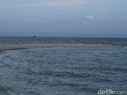 Membayangkan Semalam Saja Bersamamu Bakar Cumi di Gili Pandan