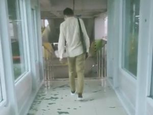 Hujan Angin, Kaca Lorong ke Gedung Parkiran Pemkot Tangsel Pecah-pecah!