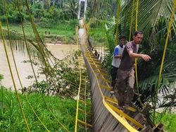 Jembatan Gantung di Bireuen Putus Saat Warga-Polisi Lagi Cari Orang Hilang