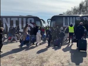 Juventus Jemput Anak-anak Ukraina di Perbatasan Hungaria