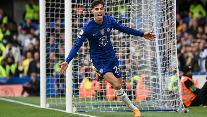 LONDON, ENGLAND - MARCH 13: Kai Havertz of Chelsea celebrates after scoring their sides first goal during the Premier League match between Chelsea and Newcastle United at Stamford Bridge on March 13, 2022 in London, England. (Photo by Justin Setterfield/Getty Images)