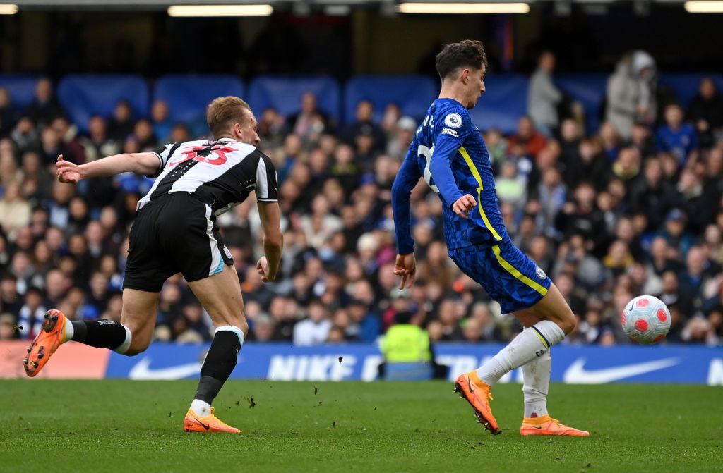 LONDON, ENGLAND - MARCH 13: Kai Havertz of Chelsea celebrates after scoring their sides first goal during the Premier League match between Chelsea and Newcastle United at Stamford Bridge on March 13, 2022 in London, England. (Photo by Justin Setterfield/Getty Images)