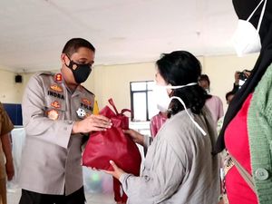 Pengungsi Banjir di Dayeuhkolot Dapat Bekal untuk Mengungsi Pengungsi Banjir di Dayeuhkolot Dapat Bekal untuk Mengungsi