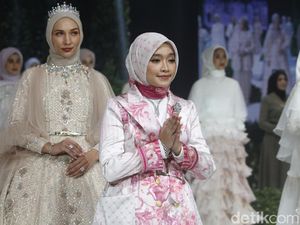 Ayu Dyah Andari Gelar Show Hijab Perdana, Rayakan 11 Tahun Berkarya