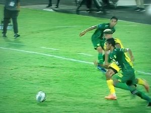 Barito Putera Vs Persebaya Tanpa Gol di Babak Pertama Barito Putera Vs Persebaya Tanpa Gol di Babak Pertama