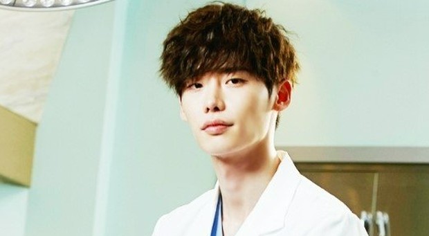 Lee Jong-suk sebagai Park Hoon