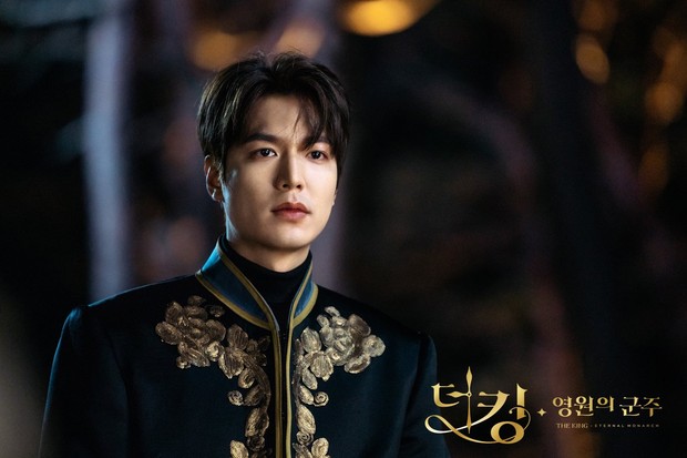 Lee Min-ho sebagai Lee Gon