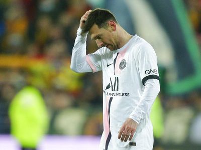 Messi dan Romantisme Tiang Gawang