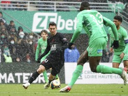 Meski begitu, Messi masih oke dalam urusan memberi umpan. 11 Assist sudah dibukukannya di Ligue 1 (AP)