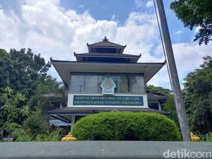 Pak Anwar Abbas, Ternyata Logo MTQ XVI Juga Berbentuk Gunungan Lho Pak Anwar Abbas, Ternyata Logo MTQ XVI Juga Berbentuk Gunungan Lho