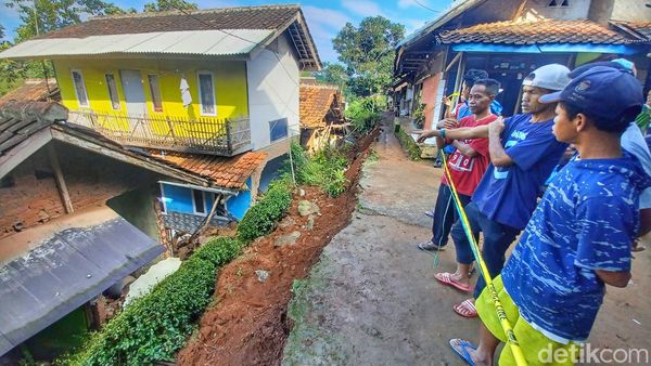 Longsor di Nagreg Tewaskan Satu Warga