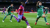 Ousmane Dembele juga menjadi bintang lain dalam pesta gol Barcelona ke gawang Osasuna. Dembele mencetak tiga assist untuk gol Barcelona dalam laga itu.