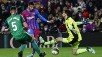 Ferran Torres menggandakan keunggulan Barcelona tujuh menit kemudian. Umpan terobosan dari Ousmane Dembele dituntaskan dengan sempurna oleh Torres.