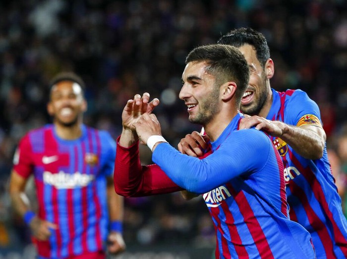 Barcelona's Ferran Torres scores from a penalty kick during a Spanish La Liga soccer match between FC Barcelona and Osasuna at the Camp Nou stadium in Barcelona, Spain, Sunday, March 13, 2022. (AP Photo/Joan Monfort)