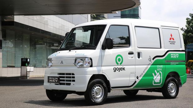 Mobil listrik niaga Mitsubishi Minicab-MiEV diujicoba bersama Gojek, Pos Indonesia, Haleyora Power, dan DHL Supply Chain Indonesia.