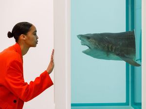 Nyeleneh Banget! Karya Seni Damien Hirst Lampaui Batas Nyeleneh Banget! Karya Seni Damien Hirst Lampaui Batas