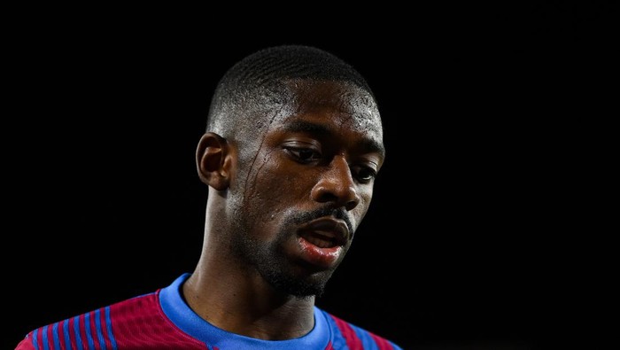 BARCELONA, SPAIN - MARCH 13: Ousmane Dembele of FC Barcelona looks on during the LaLiga Santander match between FC Barcelona and CA Osasuna at Camp Nou on March 13, 2022 in Barcelona, Spain. (Photo by David Ramos/Getty Images)