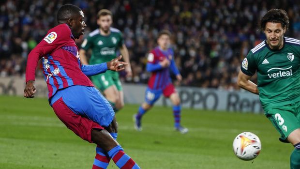 Barcelona's Ousmane Dembele kicks the ball during a Spanish La Liga soccer match between FC Barcelona and Osasuna at the Camp Nou stadium in Barcelona, Spain, Sunday, March 13, 2022. (AP Photo/Joan Monfort)