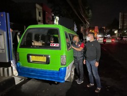 Lapaknya Digusur, Pedagang Miras di Bogor Jualan Dalam Angkot