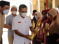 9 Ribu Liter Minyak Dikucurkan ke Masyarakat, Harga Rp 14 Ribu/Liter