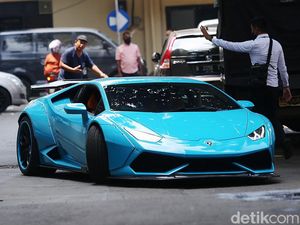 Aset Mewah Doni Salmanan yang Dikembalikan: Mobil Porsche 911-Motor KTM EXC Aset Mewah Doni Salmanan yang Dikembalikan: Mobil Porsche 911-Motor KTM EXC