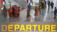 Penerbangan Perdana Jamaah Umrah via Bandara Juanda Surabaya