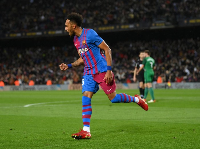 BARCELONA, SPAIN - MARCH 13: Pierre-Emerick Aubameyang of FC Barcelona celebrates after scoring their teams third goal during the LaLiga Santander match between FC Barcelona and CA Osasuna at Camp Nou on March 13, 2022 in Barcelona, Spain. (Photo by David Ramos/Getty Images)