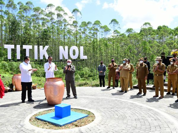 Potret Jokowi Bersama Sejumlah Menteri di Titik Nol IKN Nusantara