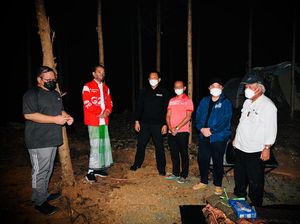 Momen Jokowi Nikmati Suasana Malam Saat Kemah di IKN Momen Jokowi Nikmati Suasana Malam Saat Kemah di IKN