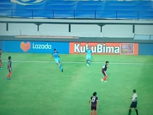 Yakob Sayuri Jebol Gawang Persela, PSM Unggul 2-1 di Babak 2 Yakob Sayuri Jebol Gawang Persela, PSM Unggul 2-1 di Babak 2