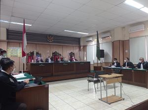 Sampaikan Eksepsi, Adam Deni Minta Dakwaan Dibatalkan