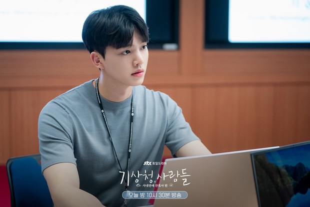 Song Kang sebagai Lee Si-woo