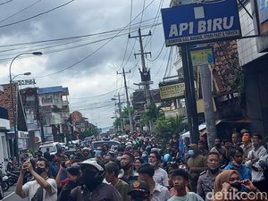 Video Membujuk Pria Bucin di Jogja Turun dari Tower 15 Meter Video Membujuk Pria Bucin di Jogja Turun dari Tower 15 Meter