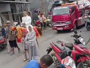 Pernikahan di Pati Viral, Pengantin Diarak Naik Kuda, Bawa Seserahan Mobil
