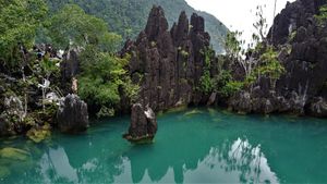 Terbuai Keindahan Blue Lagoon Labengki di Konawe