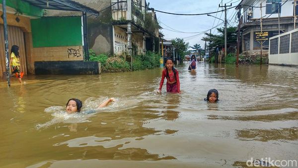 Ribuan KK Kena Dampak Luapan Banjir Citarum di Kabupaten Bandung