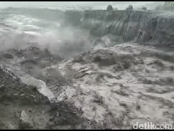 Hujan Lebat, Semeru Muntahkan Banjir Lahar Dingin