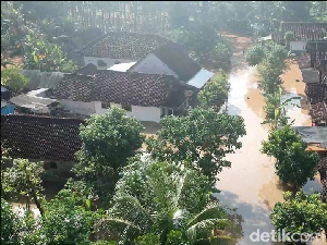 Banjir Rendam Ratusan Rumah dan Sawah di 4 Kecamatan Lumajang Banjir Rendam Ratusan Rumah dan Sawah di 4 Kecamatan Lumajang