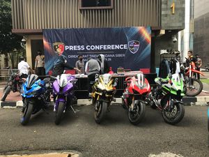 Wow! Aset Kendaraan Doni Salmanan yang Disita Ada 18 Motor dan 6 Mobil Wow! Aset Kendaraan Doni Salmanan yang Disita Ada 18 Motor dan 6 Mobil