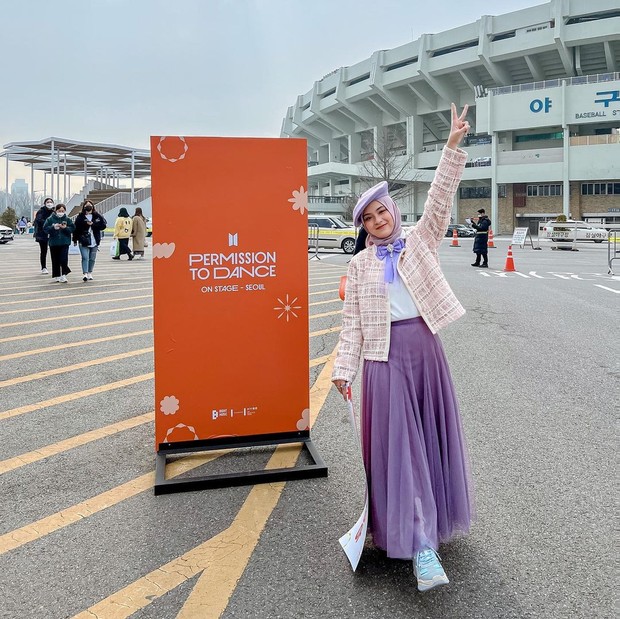 Bianca Kartika Army asal Indonesia/instagram.combiancakartika Bianca Kartika youtuber asal Indonesia yang juga seorang ARMY membagikan momennya saat menonton konser PTD in Seoul kemarin.