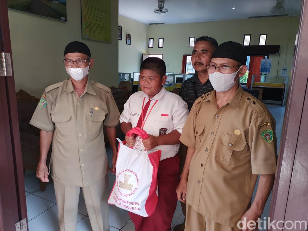 Batal Tinjau Vaksin di IKN Nusantara, Jokowi Titip Beri Hadiah ke Siswa