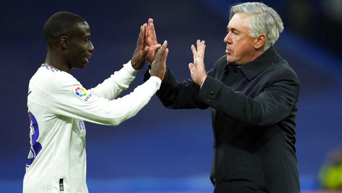 Real Madrids head coach Carlo Ancelotti, right, and Ferland Mendy celebrate after the Spanish La Liga soccer match between Real Madrid and Real Sociedad at the Bernabeu stadium in Madrid, Spain, Saturday, March 5, 2022. Real Madrid won the match 4-1. (AP Photo/Manu Fernandez)