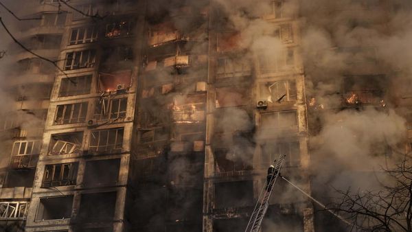 Perang Kota di Kyiv, Apartemen Jadi Sasaran Tembak