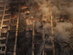 Perang Kota di Kyiv, Apartemen Jadi Sasaran Tembak