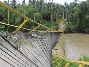 Jembatan Gantung Penghubung Antar Desa di Aceh Putus