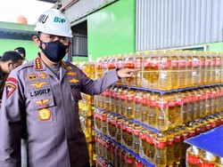 Kapolri Pastikan Awasi Alur Distribusi dan Harga Minyak Goreng di Pasar