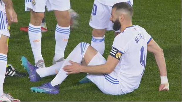 Karim Benzema saat membela Real Madrid melawan Mallorca, Senin (14/3/2022).