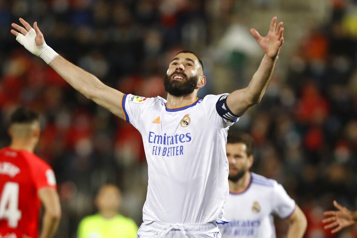 Real Madrids Karim Benzema shoots to score his sides second goal with a penalty kick during a Spanish La Liga soccer match between Mallorca and Real Madrid in Palma de Mallorca, Spain, Monday, March 14, 2022. (AP Photo/Francisco Ubilla)