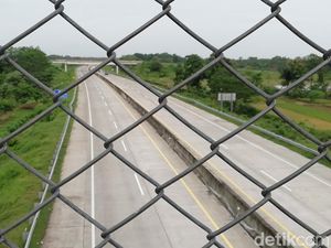 Warga yang Tubuhnya Hancur Tertabrak Mobil di Tol Pandaan Wanita Mau Menyeberang