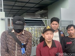 Ketua RW Cerita Densus 88 Geledah Rumah PNS Tangerang: Amankan 4 Buku